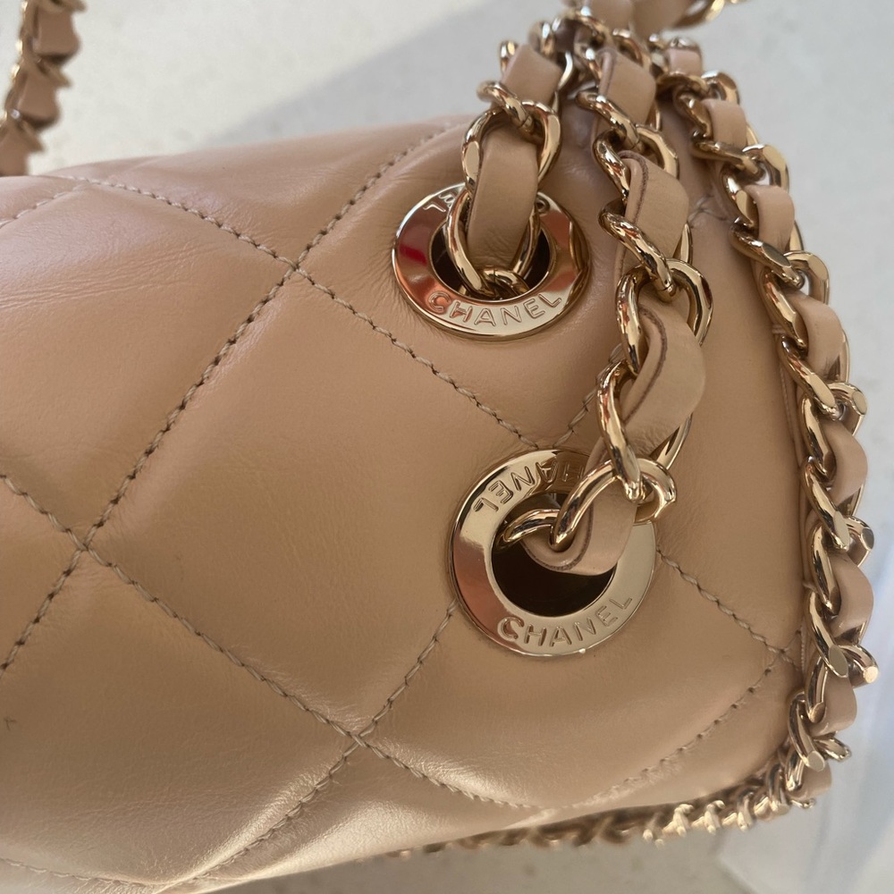 Authentic Rare Investment Chanel Running Chain Flapbag. Small Biege Lambskin - Picture 3 of 11